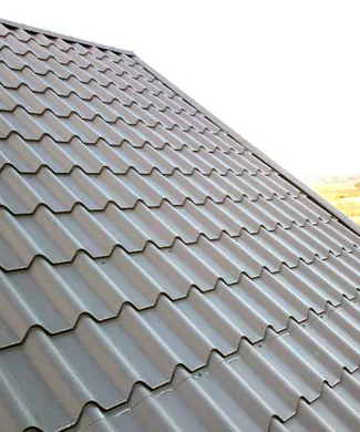 schuin dak met keramische dakpannan